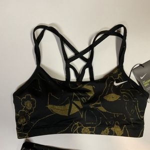 Nike Women's Sports Top Size Medium Color Black and Gold